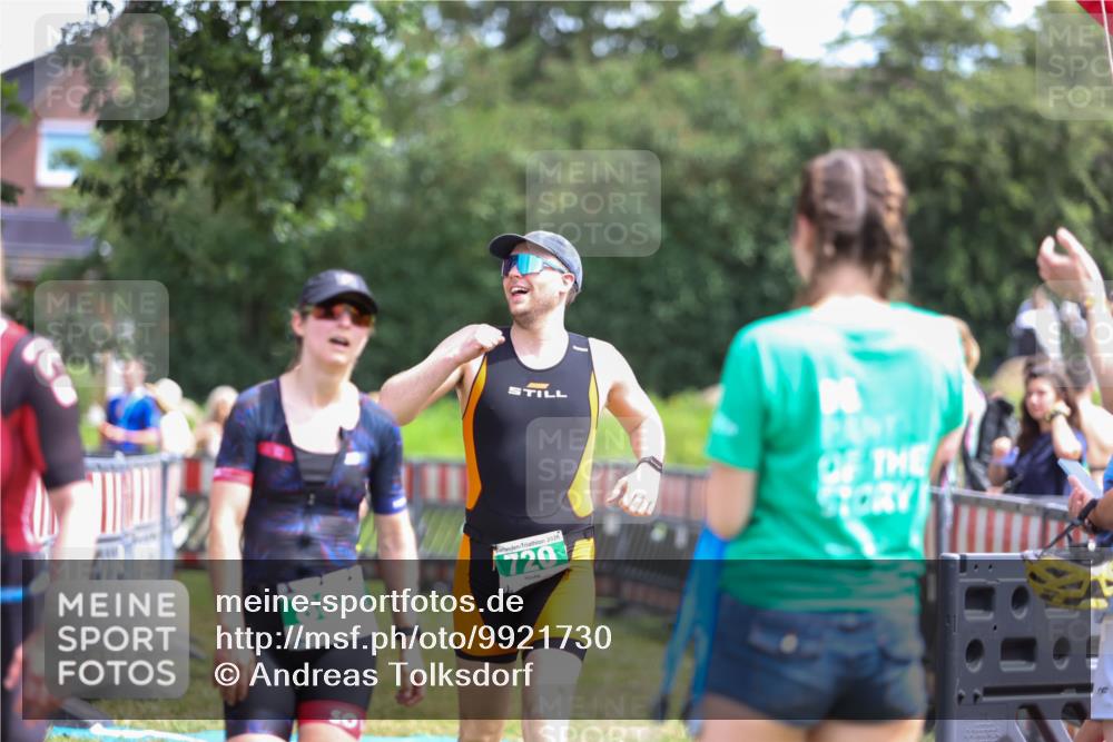21.06.2026 - 29. Vierlanden-Triathlon Andreas Tolksdorf http://msf.ph/oto/9921730 21.06.2026 13:38:01 Ziel 720, 863, 997 meine-sportfotos.de