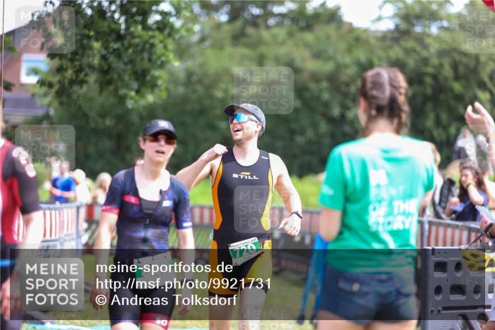 21.06.2026 - 29. Vierlanden-Triathlon Andreas Tolksdorf http://msf.ph/oto/9921731 21.06.2026 13:38:01 Ziel 720, 863, 997 meine-sportfotos.de