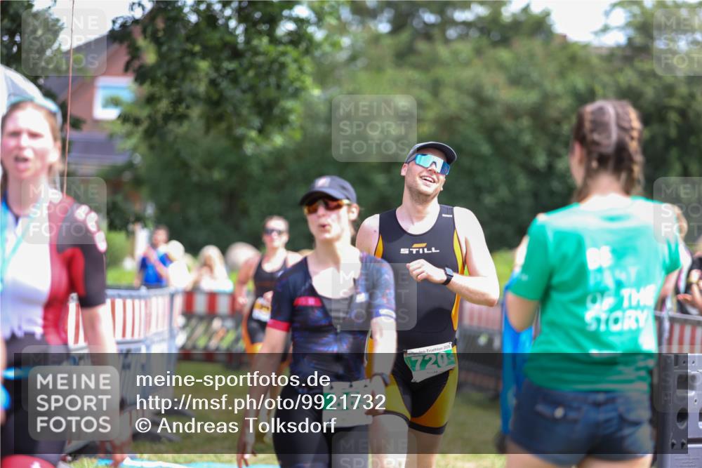 21.06.2026 - 29. Vierlanden-Triathlon Andreas Tolksdorf http://msf.ph/oto/9921732 21.06.2026 13:38:02 Ziel 720, 863, 997 meine-sportfotos.de