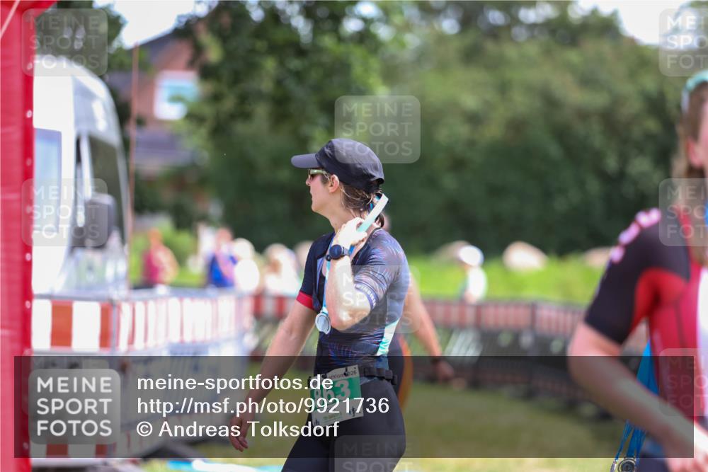 21.06.2026 - 29. Vierlanden-Triathlon Andreas Tolksdorf http://msf.ph/oto/9921736 21.06.2026 13:38:05 Ziel 997 meine-sportfotos.de
