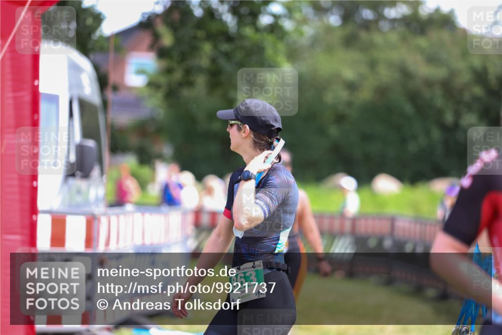 21.06.2026 - 29. Vierlanden-Triathlon Andreas Tolksdorf http://msf.ph/oto/9921737 21.06.2026 13:38:05 Ziel 997 meine-sportfotos.de