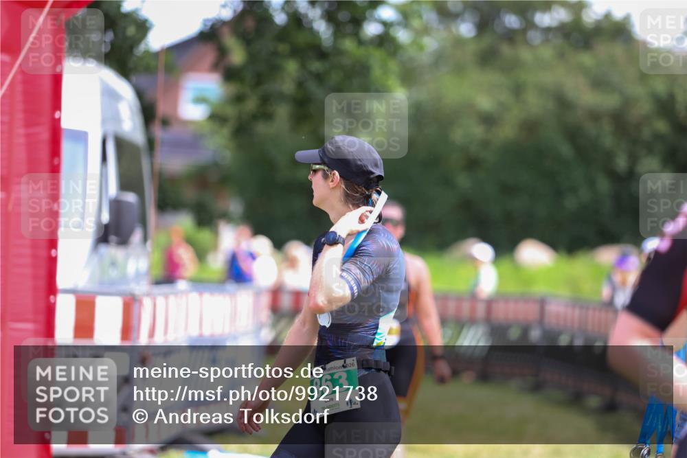 21.06.2026 - 29. Vierlanden-Triathlon Andreas Tolksdorf http://msf.ph/oto/9921738 21.06.2026 13:38:05 Ziel 997 meine-sportfotos.de