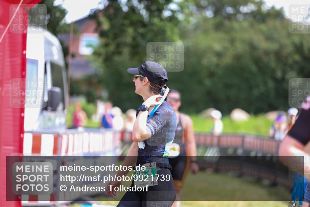 21.06.2026 - 29. Vierlanden-Triathlon Andreas Tolksdorf http://msf.ph/oto/9921739 21.06.2026 13:38:05 Ziel 997 meine-sportfotos.de