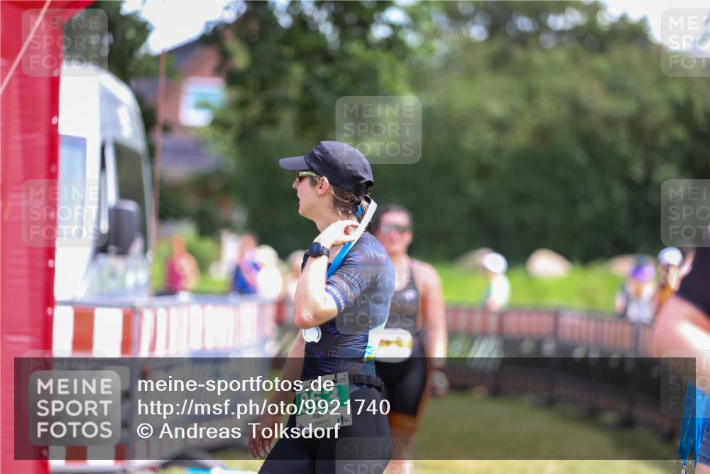 21.06.2026 - 29. Vierlanden-Triathlon Andreas Tolksdorf http://msf.ph/oto/9921740 21.06.2026 13:38:05 Ziel 997 meine-sportfotos.de