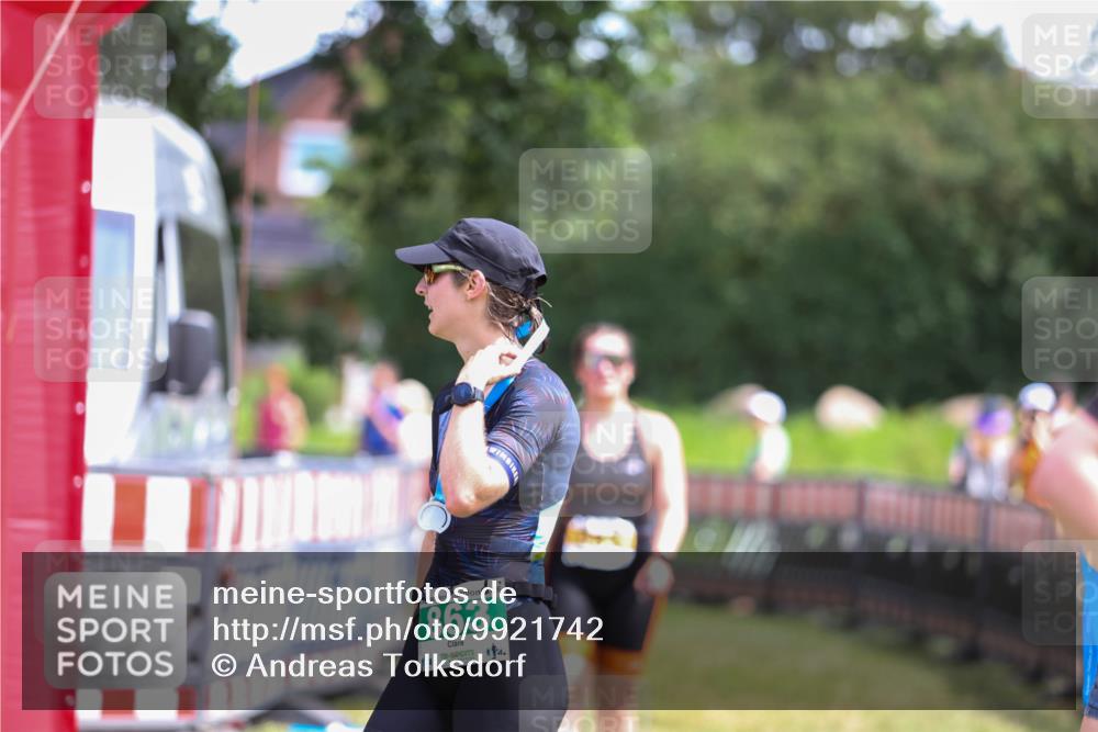 21.06.2026 - 29. Vierlanden-Triathlon Andreas Tolksdorf http://msf.ph/oto/9921742 21.06.2026 13:38:05 Ziel 997 meine-sportfotos.de