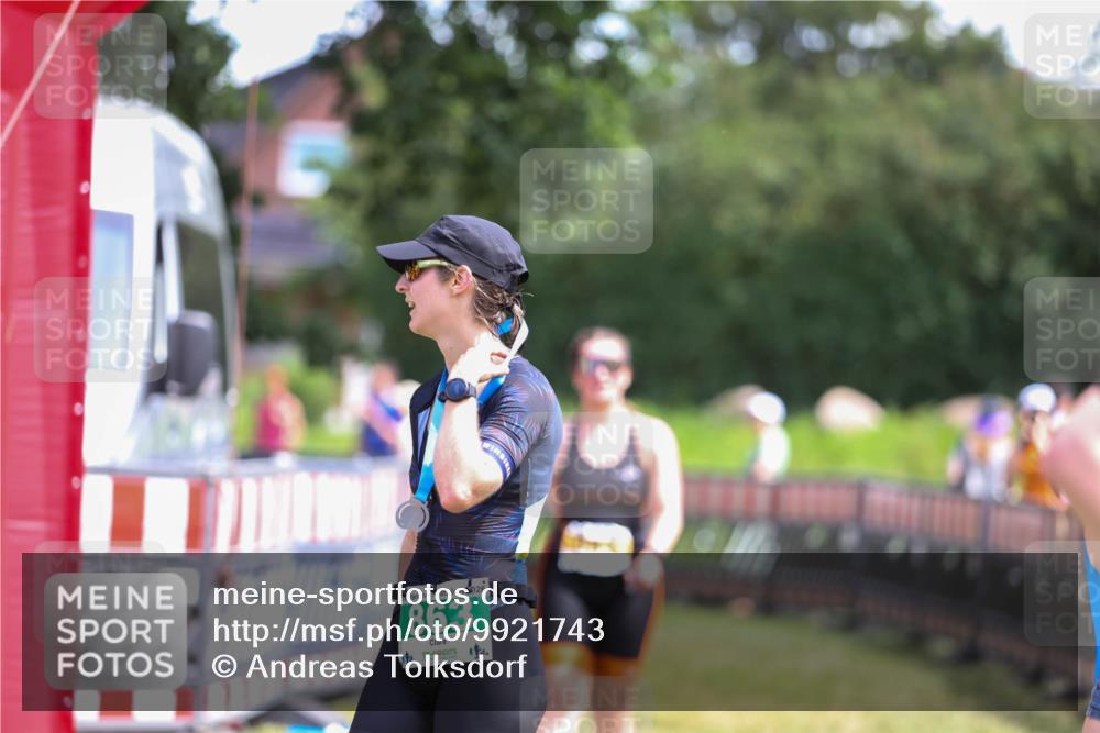 21.06.2026 - 29. Vierlanden-Triathlon Andreas Tolksdorf http://msf.ph/oto/9921743 21.06.2026 13:38:05 Ziel 997 meine-sportfotos.de