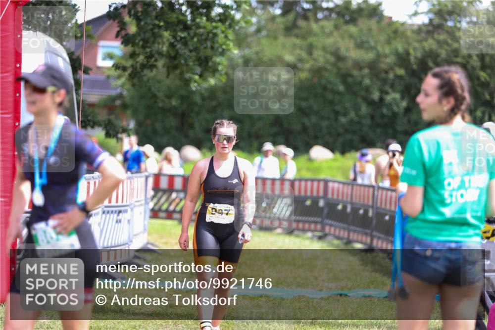 21.06.2026 - 29. Vierlanden-Triathlon Andreas Tolksdorf http://msf.ph/oto/9921746 21.06.2026 13:38:07 Ziel 997 meine-sportfotos.de