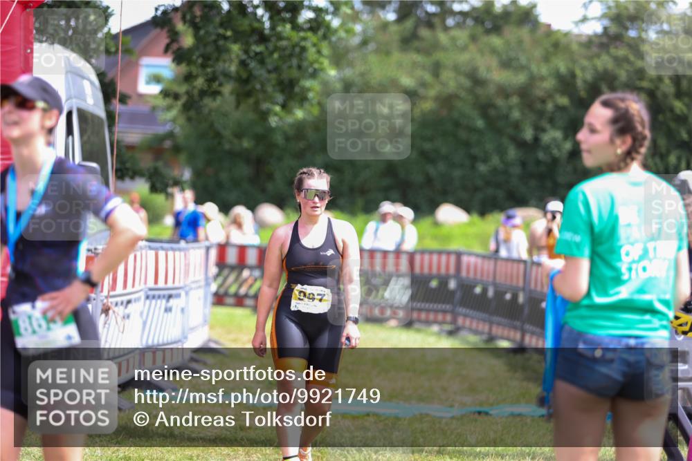 21.06.2026 - 29. Vierlanden-Triathlon Andreas Tolksdorf http://msf.ph/oto/9921749 21.06.2026 13:38:07 Ziel 997 meine-sportfotos.de