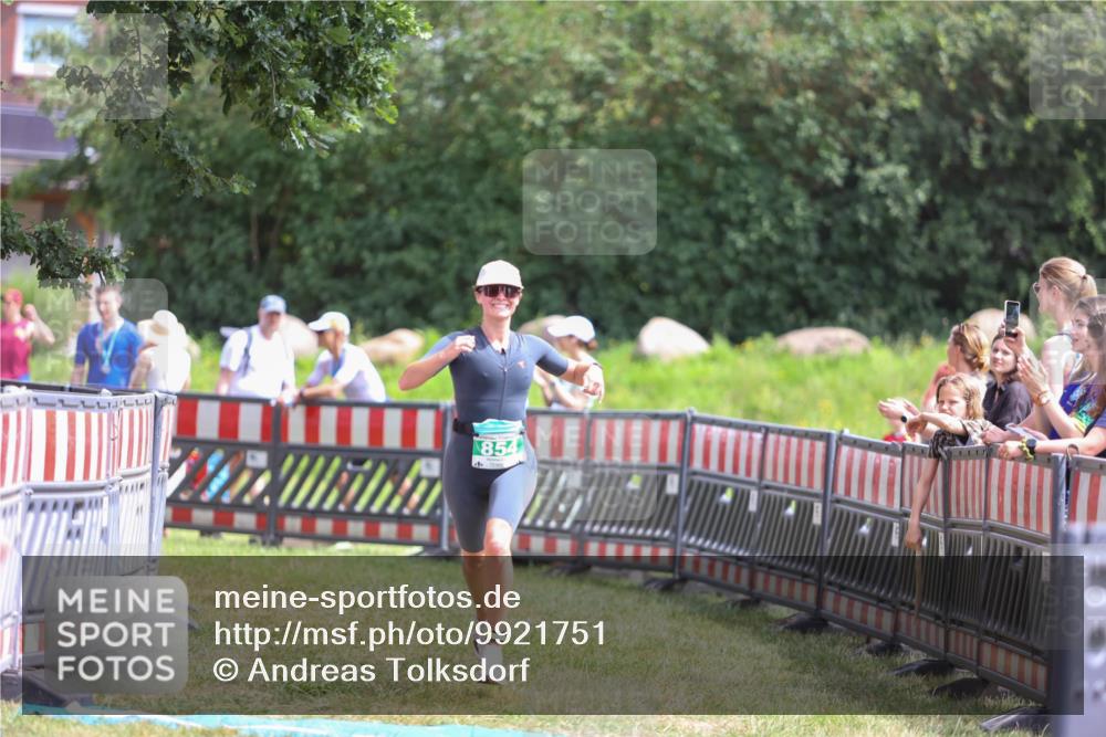 21.06.2026 - 29. Vierlanden-Triathlon Andreas Tolksdorf http://msf.ph/oto/9921751 21.06.2026 13:38:28 Ziel 763, 854 meine-sportfotos.de