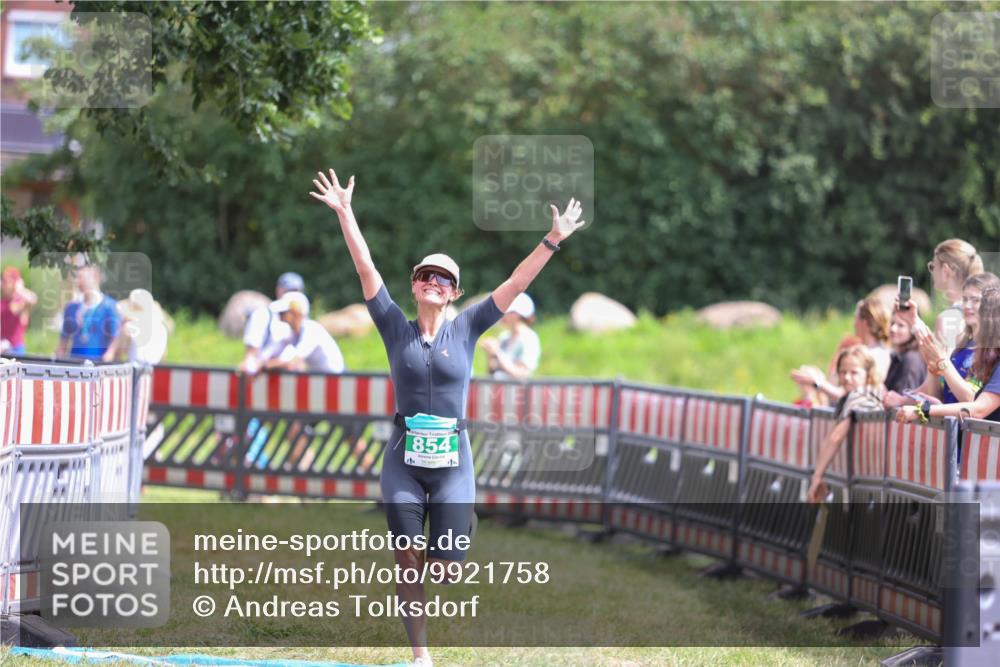 21.06.2026 - 29. Vierlanden-Triathlon Andreas Tolksdorf http://msf.ph/oto/9921758 21.06.2026 13:38:28 Ziel 763, 854 meine-sportfotos.de