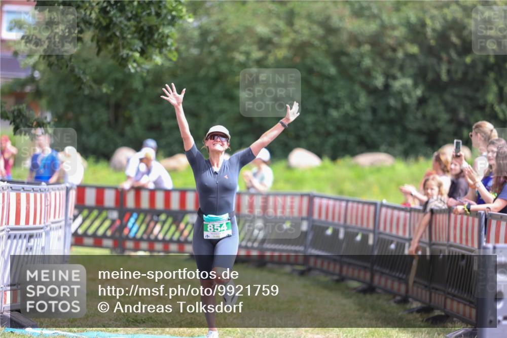 21.06.2026 - 29. Vierlanden-Triathlon Andreas Tolksdorf http://msf.ph/oto/9921759 21.06.2026 13:38:28 Ziel 763, 854 meine-sportfotos.de