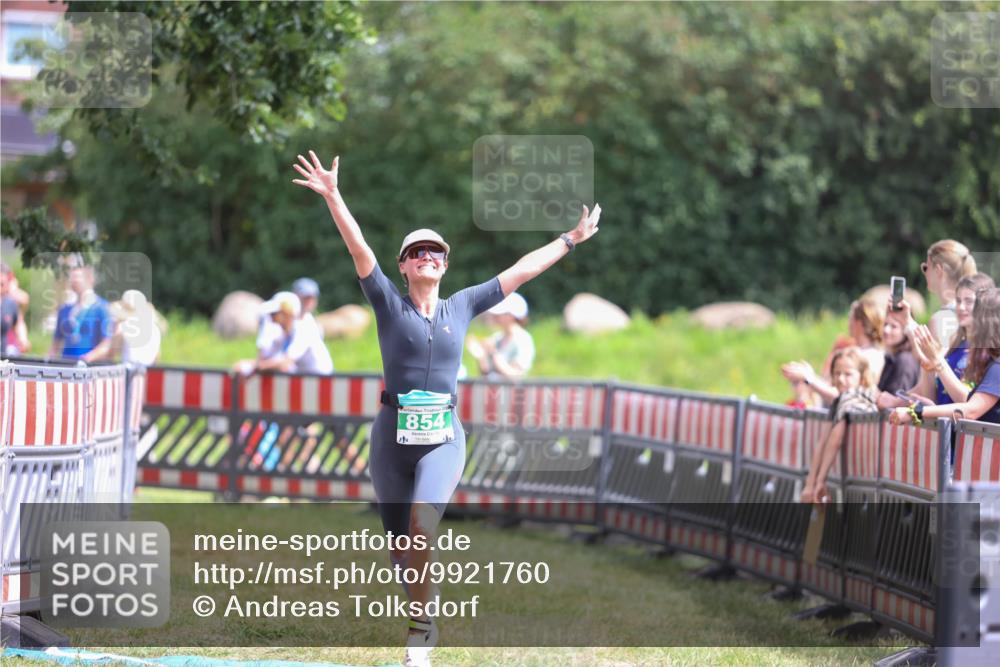 21.06.2026 - 29. Vierlanden-Triathlon Andreas Tolksdorf http://msf.ph/oto/9921760 21.06.2026 13:38:28 Ziel 763, 854 meine-sportfotos.de