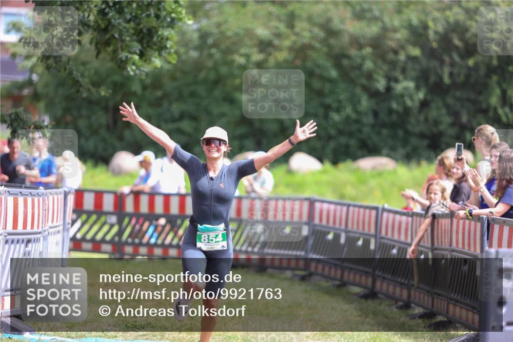 21.06.2026 - 29. Vierlanden-Triathlon Andreas Tolksdorf http://msf.ph/oto/9921763 21.06.2026 13:38:28 Ziel 763, 854 meine-sportfotos.de