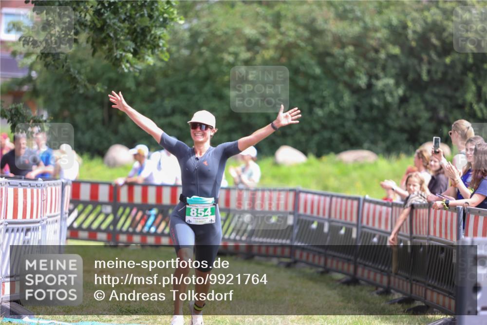 21.06.2026 - 29. Vierlanden-Triathlon Andreas Tolksdorf http://msf.ph/oto/9921764 21.06.2026 13:38:29 Ziel 763, 854 meine-sportfotos.de