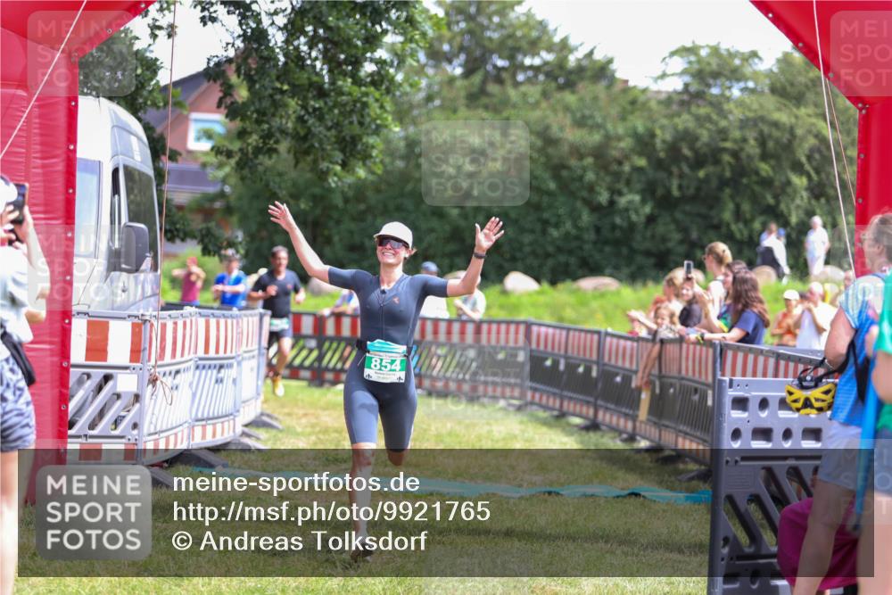 21.06.2026 - 29. Vierlanden-Triathlon Andreas Tolksdorf http://msf.ph/oto/9921765 21.06.2026 13:38:29 Ziel 763, 854 meine-sportfotos.de