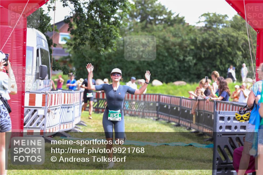 21.06.2026 - 29. Vierlanden-Triathlon Andreas Tolksdorf http://msf.ph/oto/9921768 21.06.2026 13:38:30 Ziel 763, 854 meine-sportfotos.de
