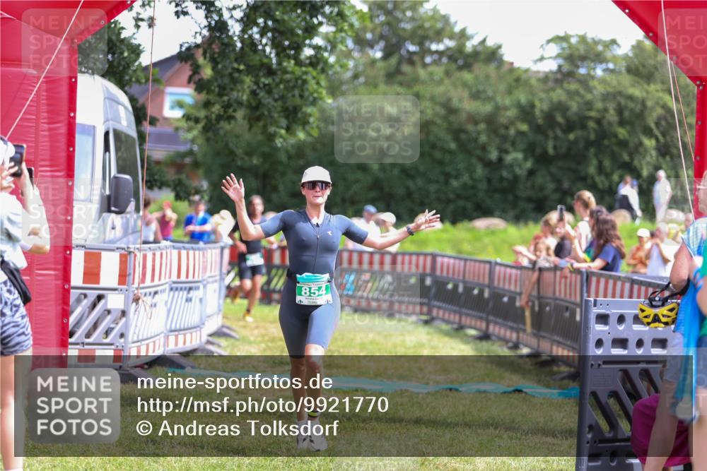 21.06.2026 - 29. Vierlanden-Triathlon Andreas Tolksdorf http://msf.ph/oto/9921770 21.06.2026 13:38:30 Ziel 763, 854 meine-sportfotos.de