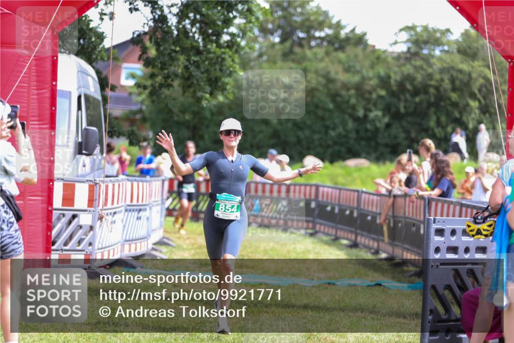 21.06.2026 - 29. Vierlanden-Triathlon Andreas Tolksdorf http://msf.ph/oto/9921771 21.06.2026 13:38:30 Ziel 763, 854 meine-sportfotos.de