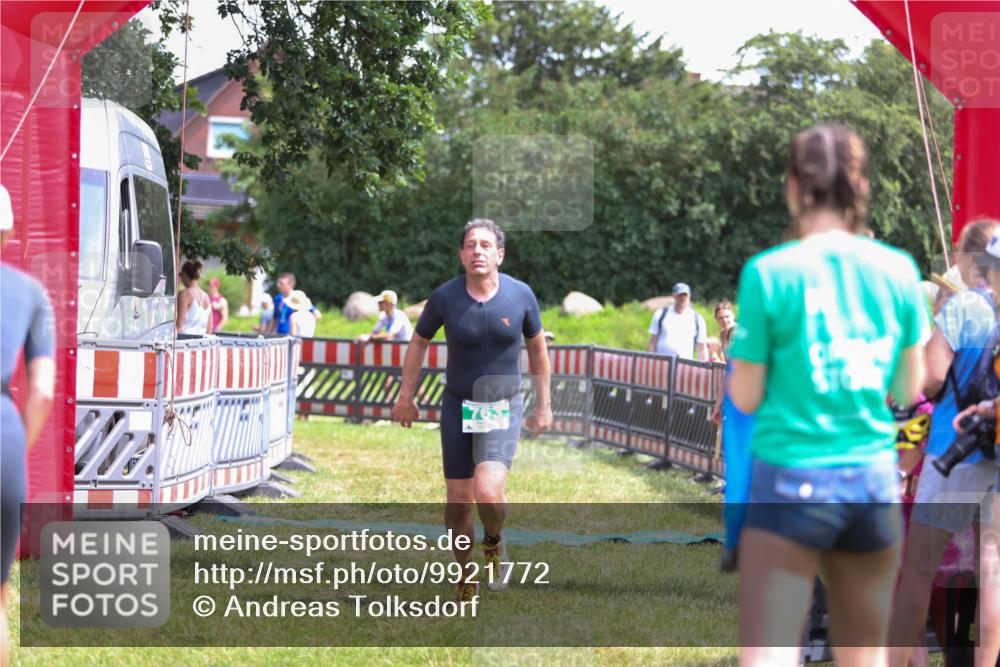 21.06.2026 - 29. Vierlanden-Triathlon Andreas Tolksdorf http://msf.ph/oto/9921772 21.06.2026 13:38:35 Ziel 763, 800 meine-sportfotos.de