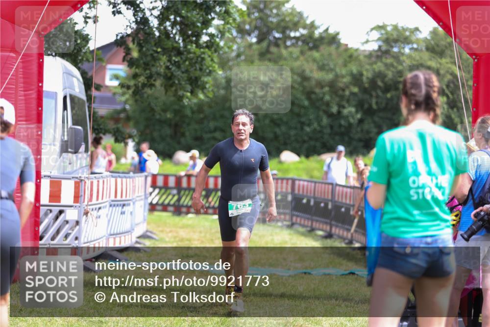 21.06.2026 - 29. Vierlanden-Triathlon Andreas Tolksdorf http://msf.ph/oto/9921773 21.06.2026 13:38:35 Ziel 763, 800 meine-sportfotos.de