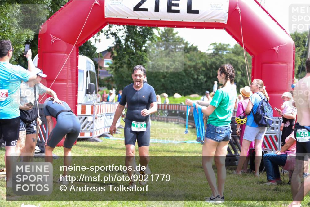 21.06.2026 - 29. Vierlanden-Triathlon Andreas Tolksdorf http://msf.ph/oto/9921779 21.06.2026 13:38:37 Ziel 763, 800 meine-sportfotos.de