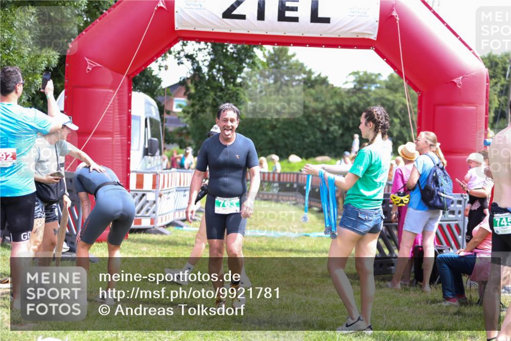 21.06.2026 - 29. Vierlanden-Triathlon Andreas Tolksdorf http://msf.ph/oto/9921781 21.06.2026 13:38:37 Ziel 763, 800 meine-sportfotos.de