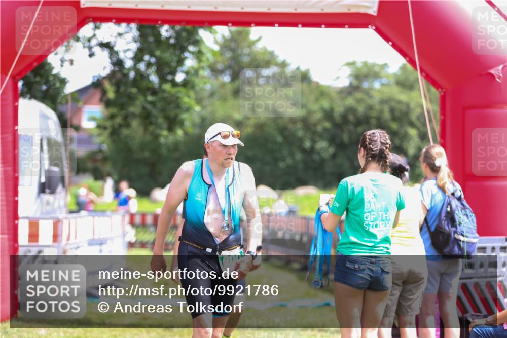 21.06.2026 - 29. Vierlanden-Triathlon Andreas Tolksdorf http://msf.ph/oto/9921786 21.06.2026 13:38:56 Ziel 99, 644, 795 meine-sportfotos.de
