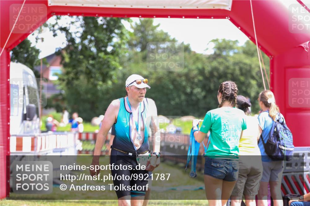 21.06.2026 - 29. Vierlanden-Triathlon Andreas Tolksdorf http://msf.ph/oto/9921787 21.06.2026 13:38:56 Ziel 99, 644, 795 meine-sportfotos.de