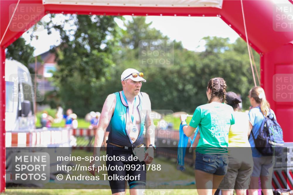 21.06.2026 - 29. Vierlanden-Triathlon Andreas Tolksdorf http://msf.ph/oto/9921788 21.06.2026 13:38:56 Ziel 99, 644, 795 meine-sportfotos.de