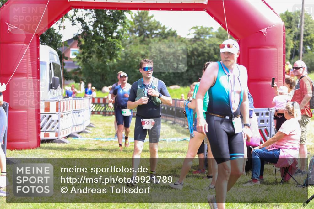 21.06.2026 - 29. Vierlanden-Triathlon Andreas Tolksdorf http://msf.ph/oto/9921789 21.06.2026 13:38:58 Ziel 644, 795 meine-sportfotos.de