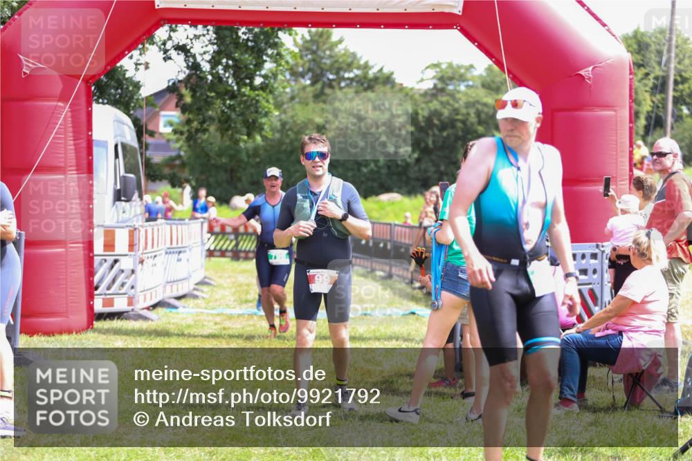 21.06.2026 - 29. Vierlanden-Triathlon Andreas Tolksdorf http://msf.ph/oto/9921792 21.06.2026 13:38:59 Ziel 644, 795 meine-sportfotos.de