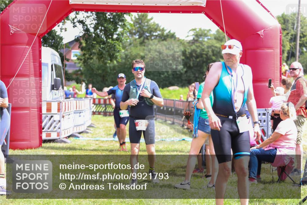 21.06.2026 - 29. Vierlanden-Triathlon Andreas Tolksdorf http://msf.ph/oto/9921793 21.06.2026 13:38:59 Ziel 644, 795 meine-sportfotos.de