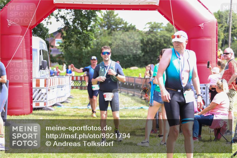 21.06.2026 - 29. Vierlanden-Triathlon Andreas Tolksdorf http://msf.ph/oto/9921794 21.06.2026 13:38:59 Ziel 644, 795 meine-sportfotos.de