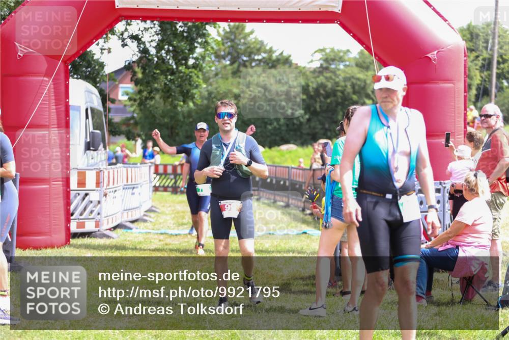 21.06.2026 - 29. Vierlanden-Triathlon Andreas Tolksdorf http://msf.ph/oto/9921795 21.06.2026 13:38:59 Ziel 644, 795 meine-sportfotos.de