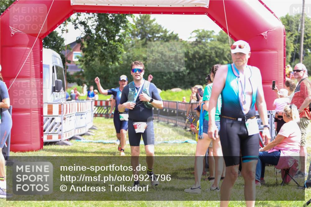 21.06.2026 - 29. Vierlanden-Triathlon Andreas Tolksdorf http://msf.ph/oto/9921796 21.06.2026 13:38:59 Ziel 644, 795 meine-sportfotos.de