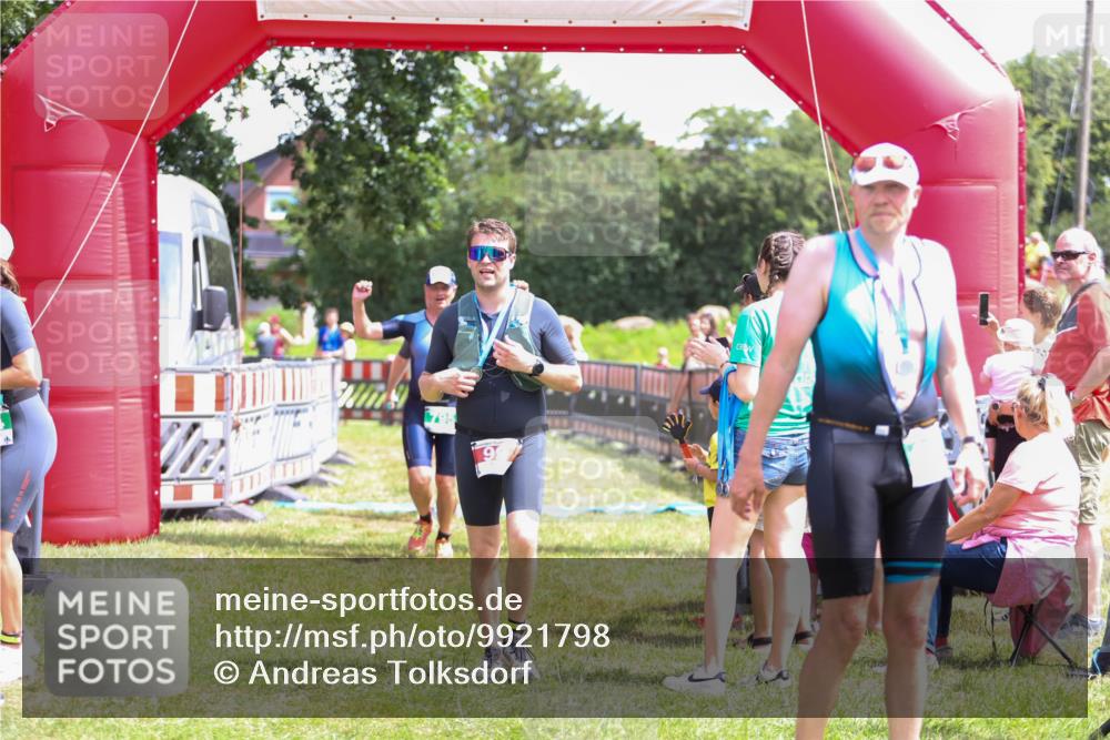 21.06.2026 - 29. Vierlanden-Triathlon Andreas Tolksdorf http://msf.ph/oto/9921798 21.06.2026 13:38:59 Ziel 644, 795 meine-sportfotos.de