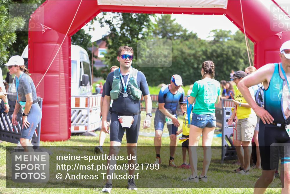 21.06.2026 - 29. Vierlanden-Triathlon Andreas Tolksdorf http://msf.ph/oto/9921799 21.06.2026 13:39:02 Ziel 644, 795 meine-sportfotos.de