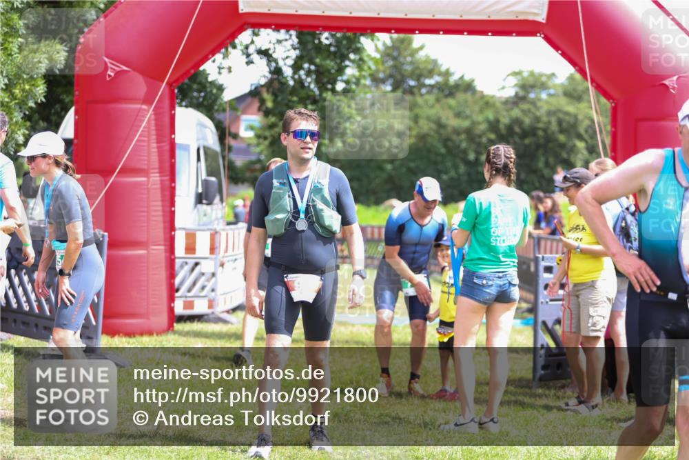 21.06.2026 - 29. Vierlanden-Triathlon Andreas Tolksdorf http://msf.ph/oto/9921800 21.06.2026 13:39:02 Ziel 644, 795 meine-sportfotos.de