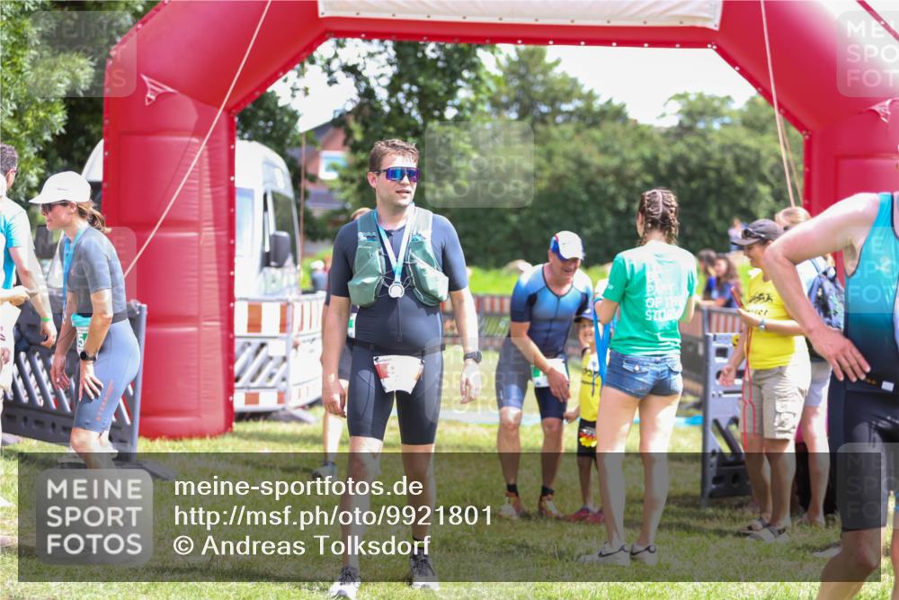 21.06.2026 - 29. Vierlanden-Triathlon Andreas Tolksdorf http://msf.ph/oto/9921801 21.06.2026 13:39:02 Ziel 644, 795 meine-sportfotos.de