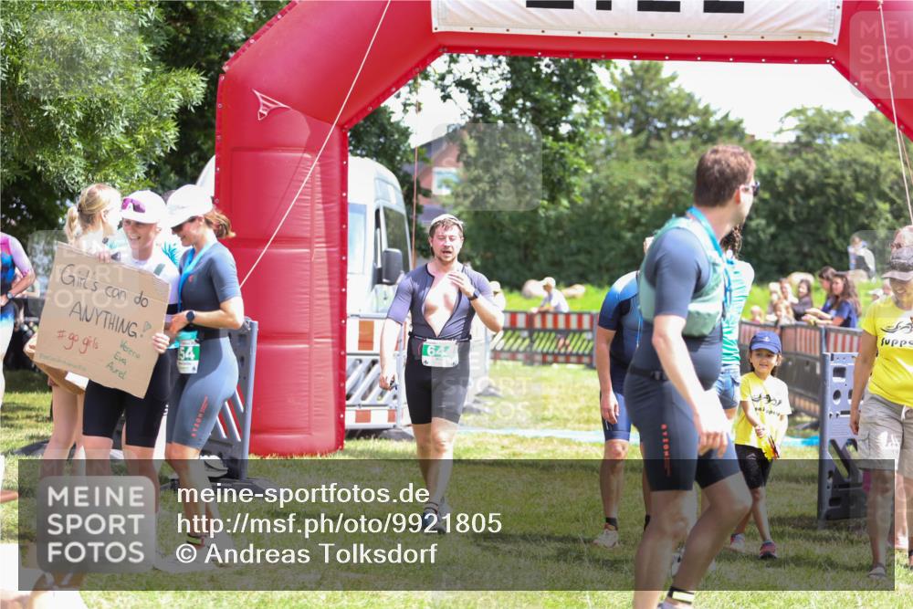 21.06.2026 - 29. Vierlanden-Triathlon Andreas Tolksdorf http://msf.ph/oto/9921805 21.06.2026 13:39:03 Ziel 644, 795 meine-sportfotos.de