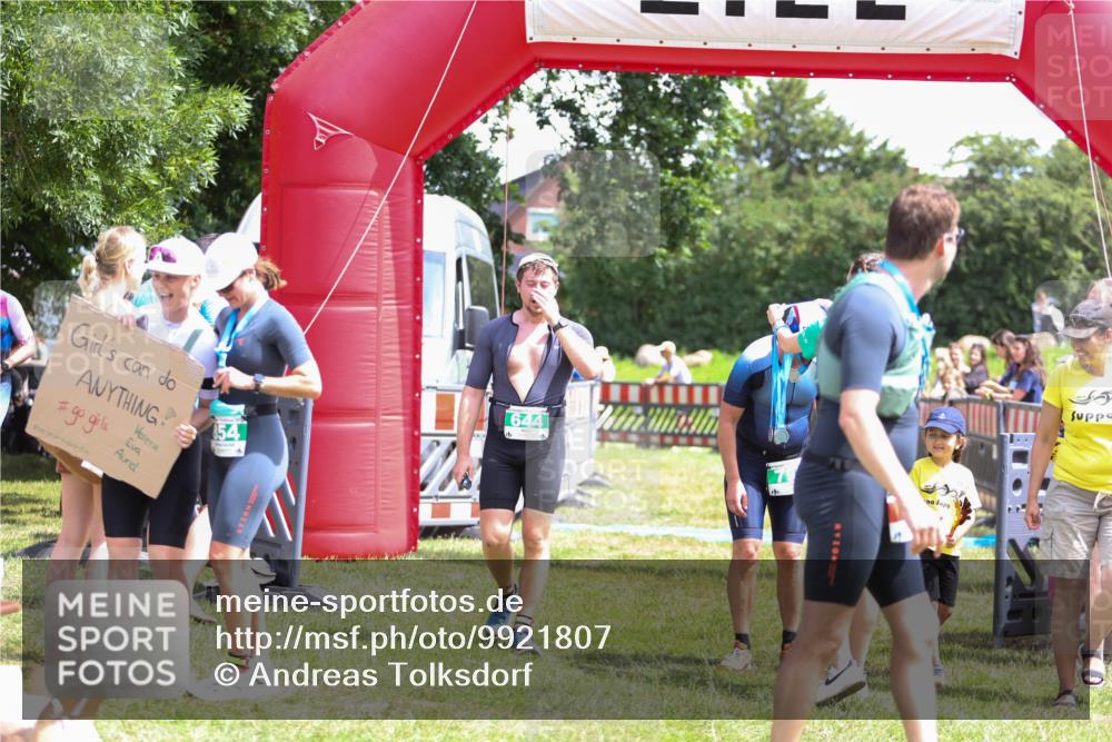 21.06.2026 - 29. Vierlanden-Triathlon Andreas Tolksdorf http://msf.ph/oto/9921807 21.06.2026 13:39:04 Ziel 644 meine-sportfotos.de