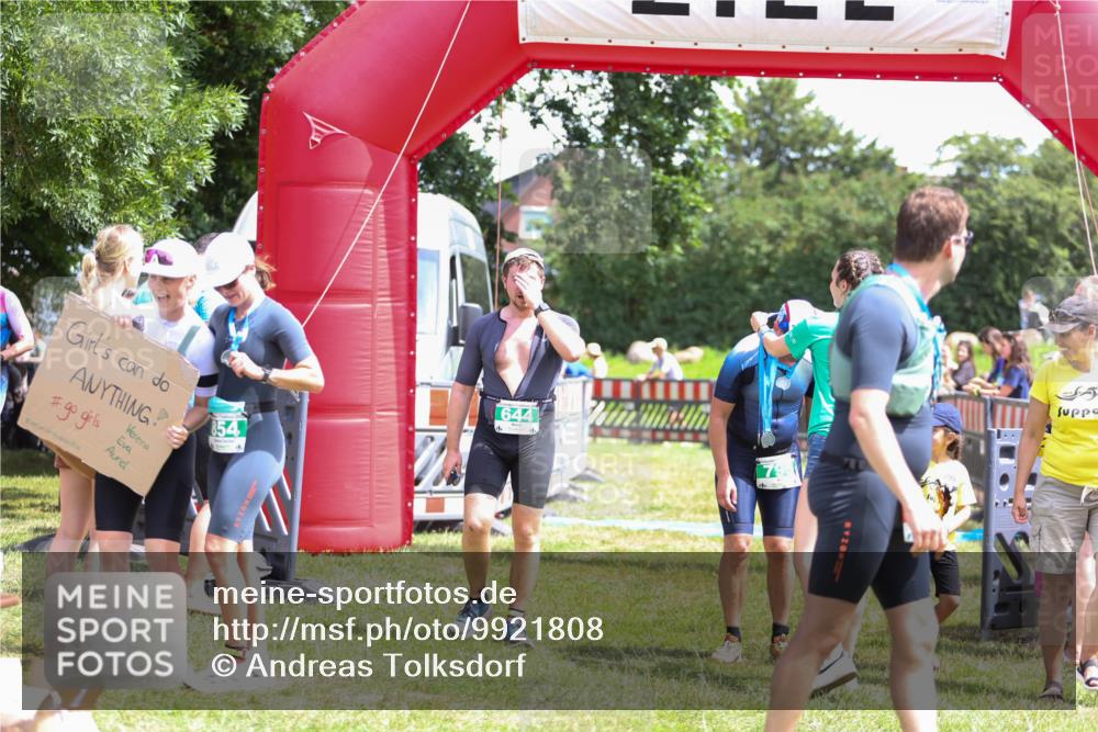 21.06.2026 - 29. Vierlanden-Triathlon Andreas Tolksdorf http://msf.ph/oto/9921808 21.06.2026 13:39:04 Ziel 644 meine-sportfotos.de