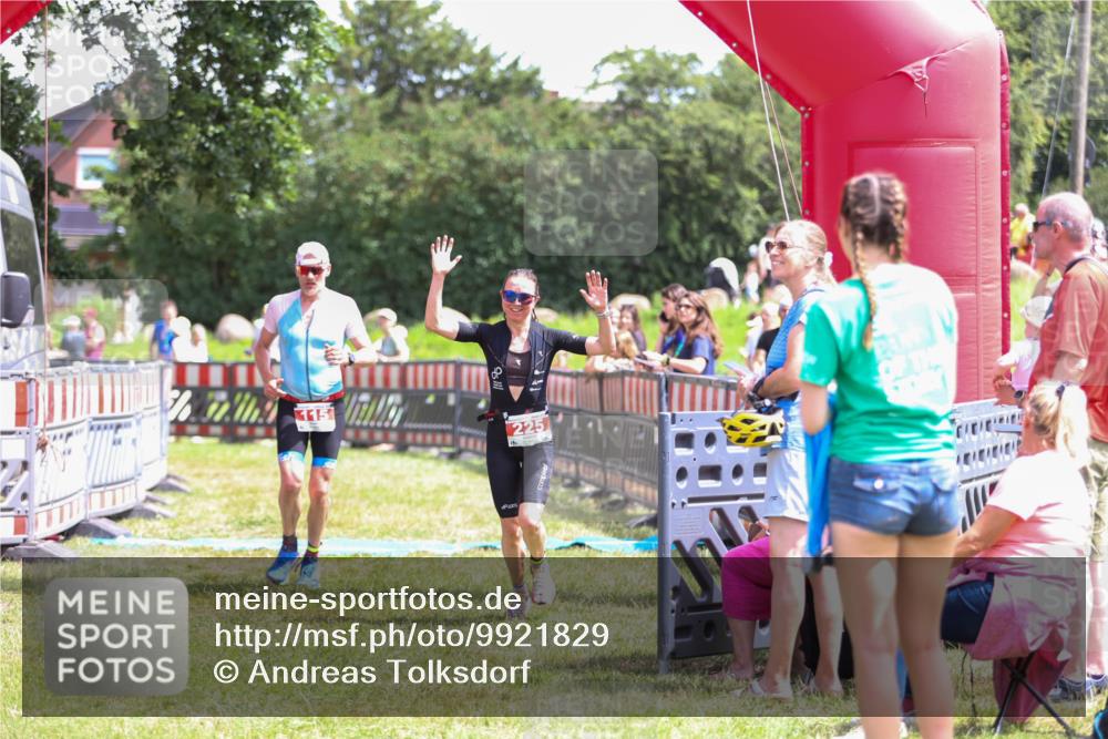 21.06.2026 - 29. Vierlanden-Triathlon Andreas Tolksdorf http://msf.ph/oto/9921829 21.06.2026 13:39:29 Ziel 115, 225 meine-sportfotos.de