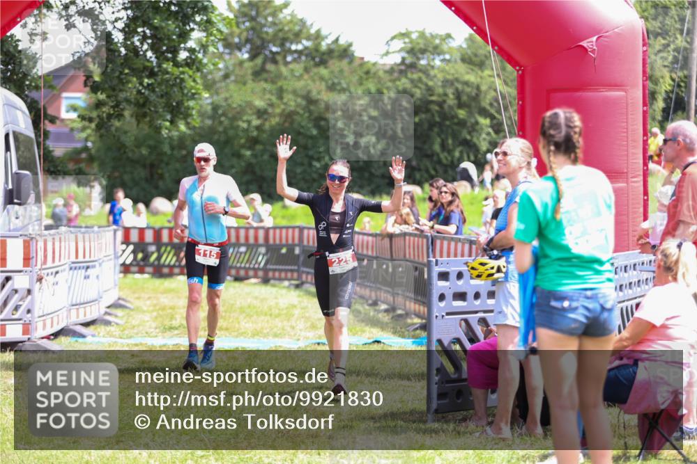 21.06.2026 - 29. Vierlanden-Triathlon Andreas Tolksdorf http://msf.ph/oto/9921830 21.06.2026 13:39:30 Ziel 115, 225 meine-sportfotos.de