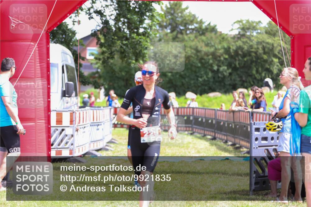21.06.2026 - 29. Vierlanden-Triathlon Andreas Tolksdorf http://msf.ph/oto/9921835 21.06.2026 13:39:31 Ziel 115, 225 meine-sportfotos.de