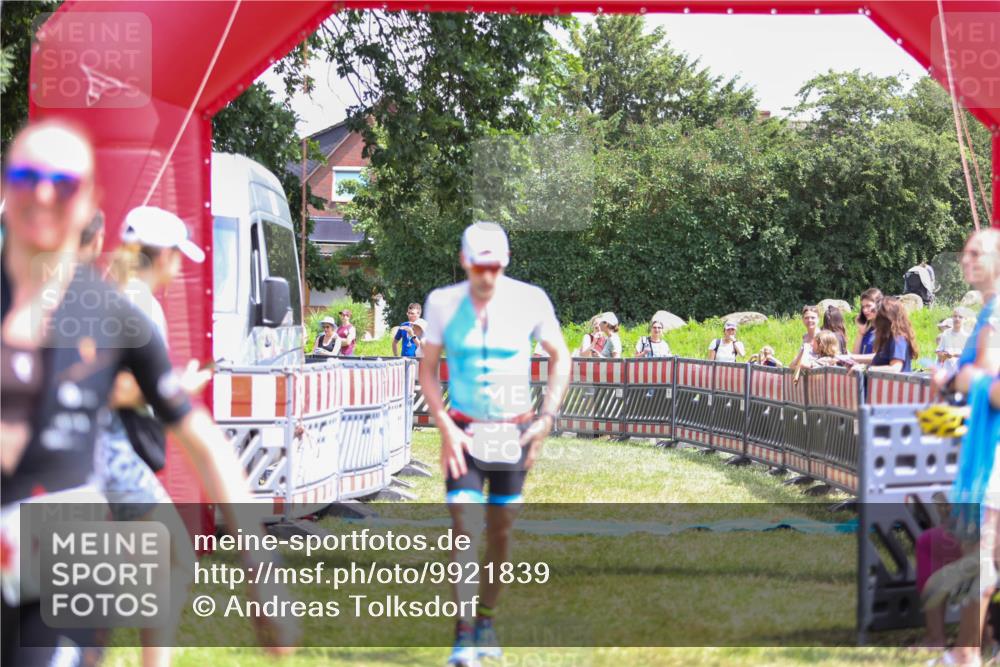 21.06.2026 - 29. Vierlanden-Triathlon Andreas Tolksdorf http://msf.ph/oto/9921839 21.06.2026 13:39:33 Ziel 115, 225 meine-sportfotos.de