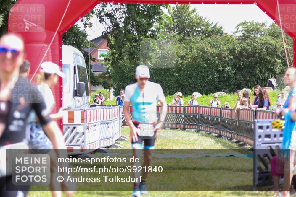 21.06.2026 - 29. Vierlanden-Triathlon Andreas Tolksdorf http://msf.ph/oto/9921840 21.06.2026 13:39:33 Ziel 115, 225 meine-sportfotos.de