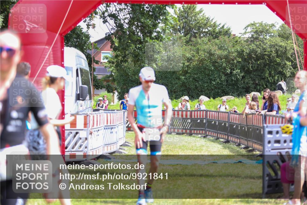 21.06.2026 - 29. Vierlanden-Triathlon Andreas Tolksdorf http://msf.ph/oto/9921841 21.06.2026 13:39:33 Ziel 115, 225 meine-sportfotos.de