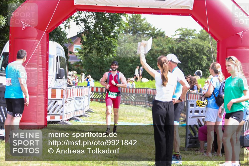 21.06.2026 - 29. Vierlanden-Triathlon Andreas Tolksdorf http://msf.ph/oto/9921842 21.06.2026 13:39:46 Ziel 69, 705 meine-sportfotos.de