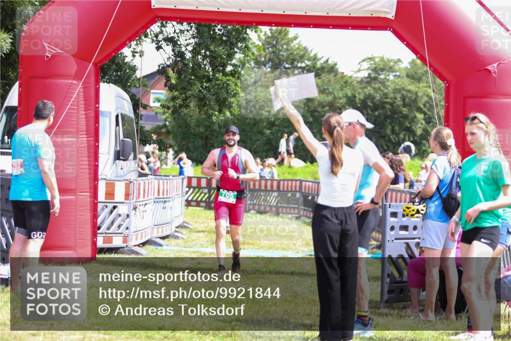 21.06.2026 - 29. Vierlanden-Triathlon Andreas Tolksdorf http://msf.ph/oto/9921844 21.06.2026 13:39:46 Ziel 69, 705 meine-sportfotos.de